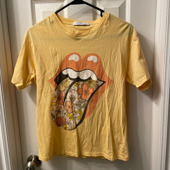 Daydreamer Yellow Rolling Stones Floral Tongue Tee - Picture 1 of 7